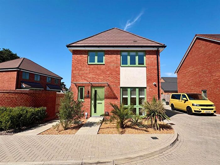 3 Bedroom Detached House For Sale In Kensington Drive, West Parley, Ferndown, BH22