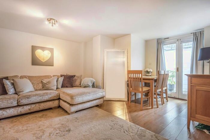 2 Bedroom Flat To Rent In Waldegrave Road, Teddington, TW11