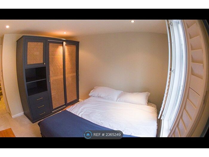 2 Bedroom Flat To Rent In Clapham, London, SW4