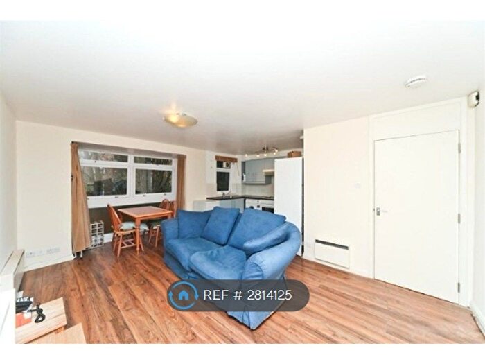 2 Bedroom Flat To Rent In Harriers Close, London, W5