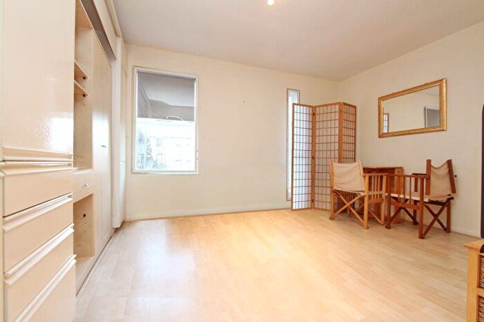 Studio To Rent In Pilgrims Close, Palmers Green, N13