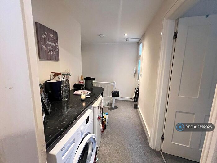 2 Bedroom Flat To Rent In Burgate, Canterbury, CT1