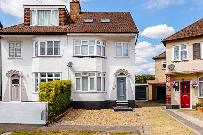 4 Bedroom Semi-Detached House For Sale In Woodcroft Close, Benfleet, SS7