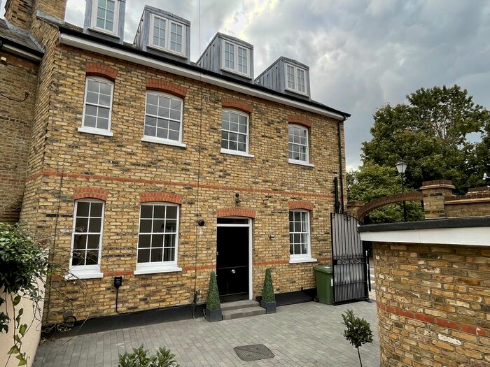 4 Bedroom Semi-Detached House To Rent In Roan Street, London, SE10