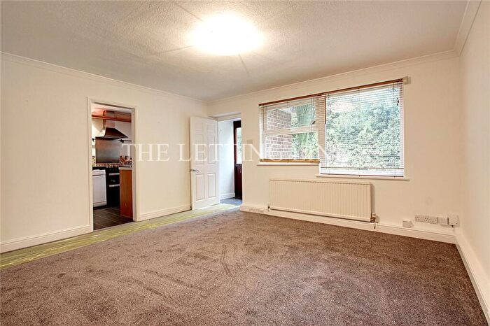 2 Bedroom Maisonette To Rent In Myddelton Avenue, Enfield, Middlesex, EN1