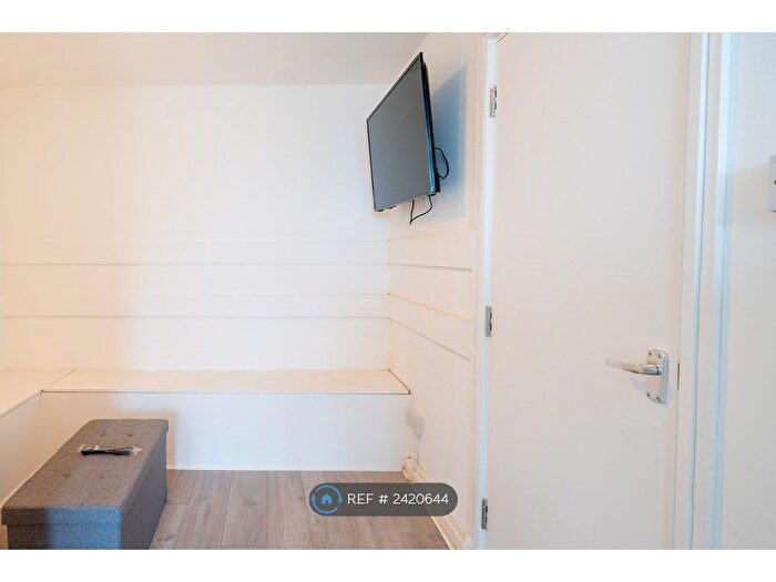 5 Bedroom Flat To Rent In Charlotte Despard Avenue, London, SW11