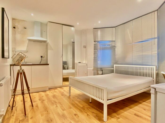 1 Bedroom Flat To Rent In 1 Hartley Road, Shepherds Bush, London W12