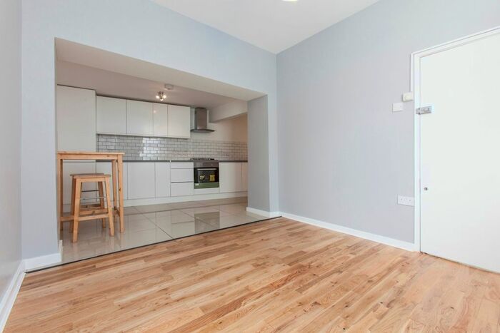 2 Bedroom Flat To Rent In Annandale Road, London, SE10