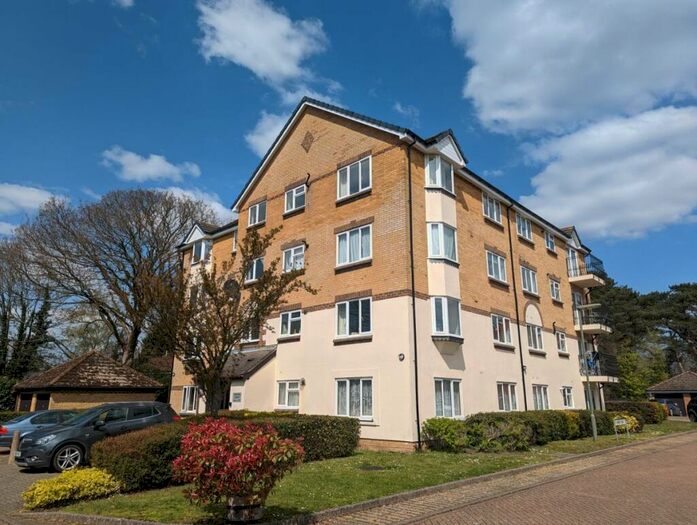 2 Bedroom Apartment To Rent In St Annes Way, Redhill, RH1