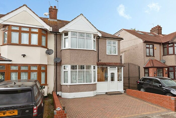 3 Bedroom Semi Detached House For Sale In Mapleleafe Gardens, Ilford, IG6