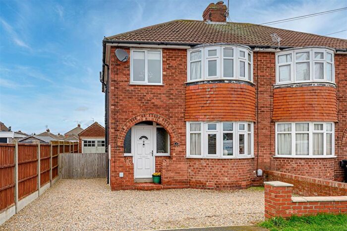 3 Bedroom Semi Detached House For Sale In Doriam Drive, Huntington, York, YO31