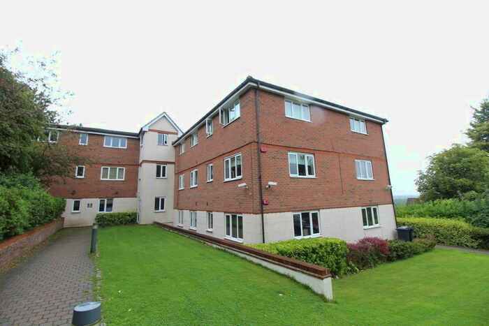 2 Bedroom Flat To Rent In Treetop Close, Luton, LU2