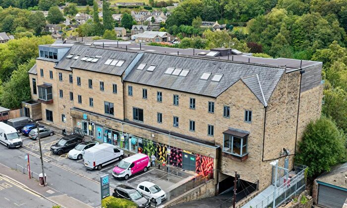 1 Bedroom Flat For Sale In Oldham Road, Sowerby Bridge, HX6