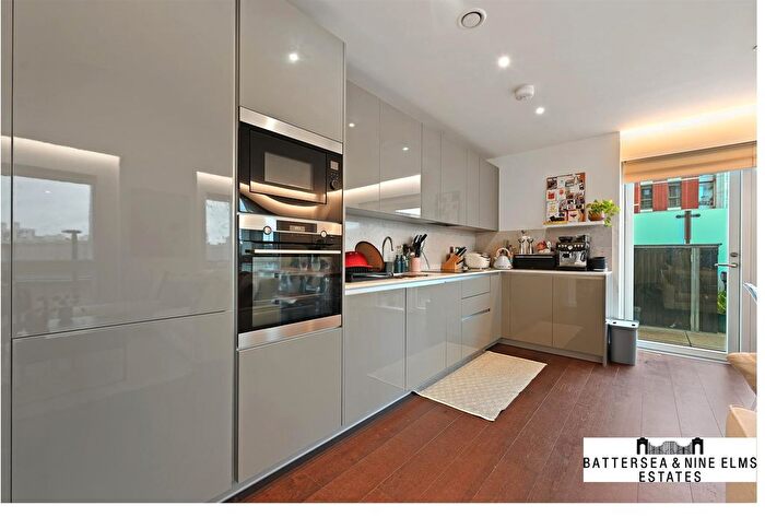 2 Bedroom Flat To Rent In Kennedy Building, Lexington Gardens, SW11