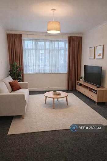 2 Bedroom Flat To Rent In Rainham Road South, Dagenham, RM10