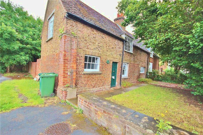 4 Bedroom Semi-Detached House To Rent In Squires Bridge Road, Shepperton, Surrey, TW17