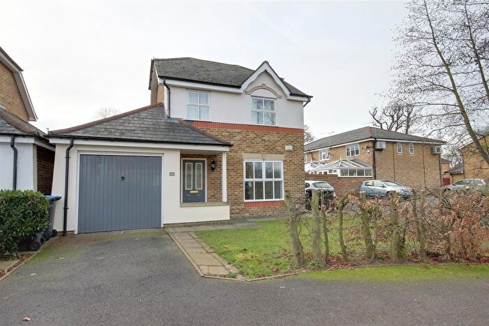 3 Bedroom Detached House To Rent In Anderson Close, London, N21