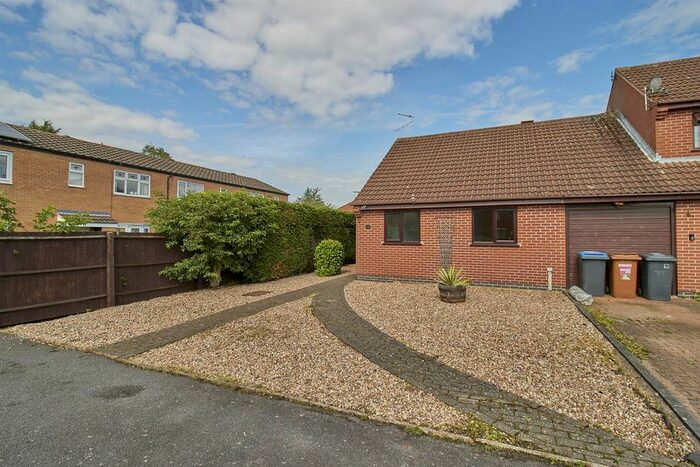 2 Bedroom Bungalow To Rent In Cherwell Close, Hinckley, Leicestershire, LE10