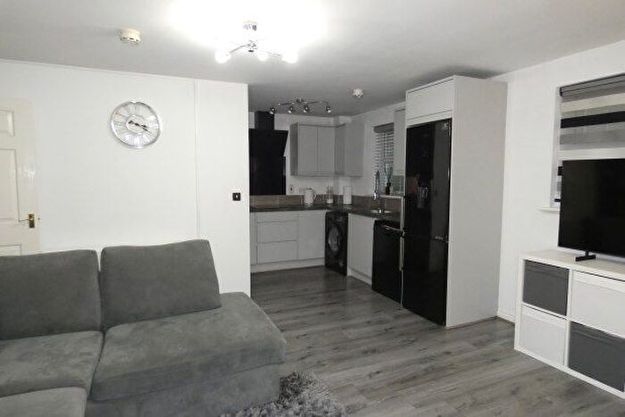 2 Bedroom Flat To Rent In Stonemere Drive, Manchester, M26