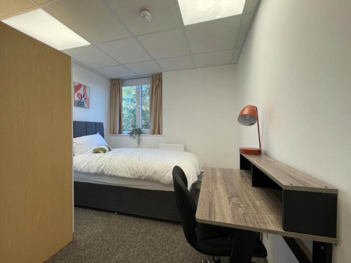 Apartment To Rent In Wilbury Villas -, S62