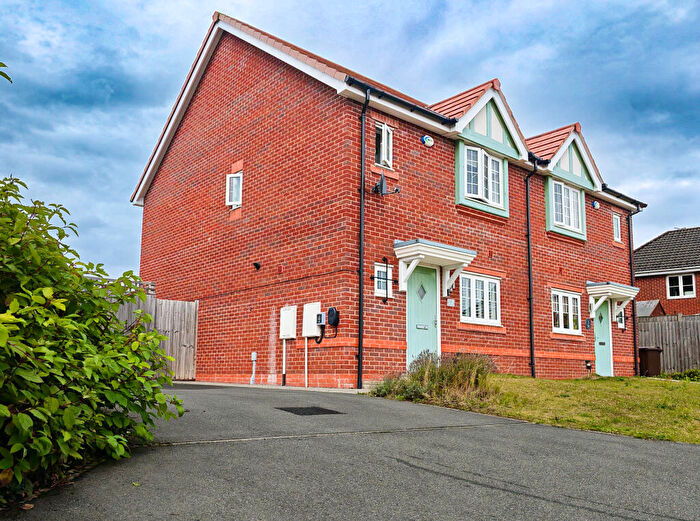 3 Bedroom Semi-Detached House For Sale In Newton Walk, Christy Brow, Hyde, SK14