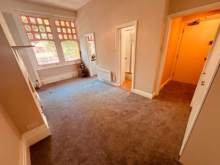 Studio To Rent In Queens Avenue, London, N10