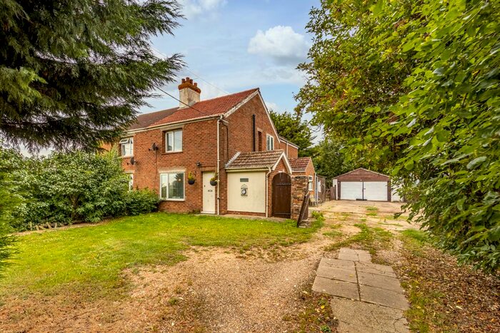 4 Bedroom Semi-Detached House For Sale In Asperton Road, Wigtoft PE20