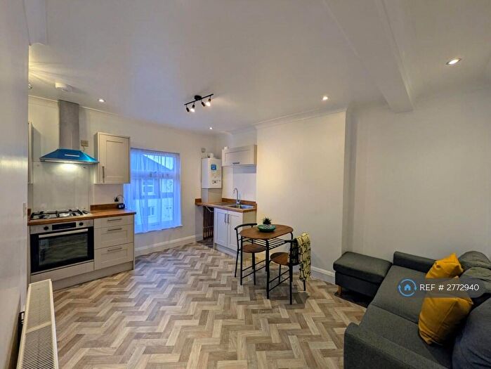 2 Bedroom Flat To Rent In Oxford Street, Rugby, CV21