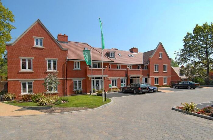 2 Bedroom Flat To Rent In Maybury Court, Woking, Surrey, GU22