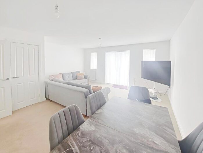 3 Bedroom Detached House For Sale In Oakhouse Close, Colchester, Essex, CO4