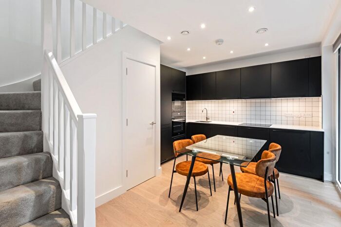 2 Bedroom Flat To Rent In Quest House, Blackwall Reach, E14