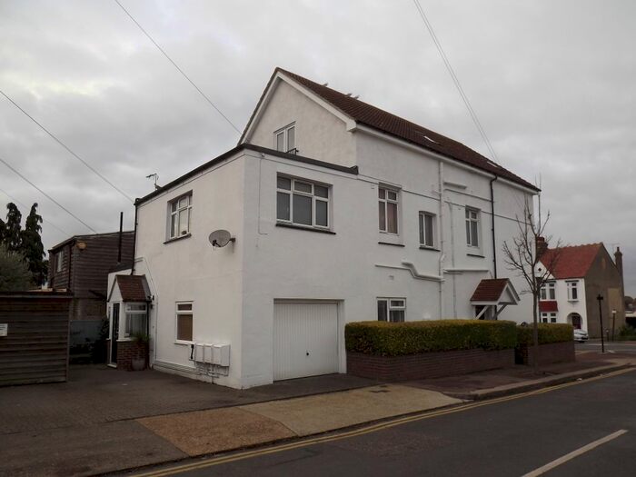 1 Bedroom Flat To Rent In London Road, Leigh On Sea, SS9