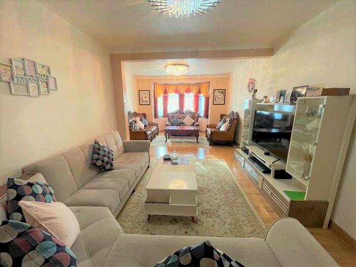 3 Bedroom House To Rent In Westernville Gardens, Ilford, IG2