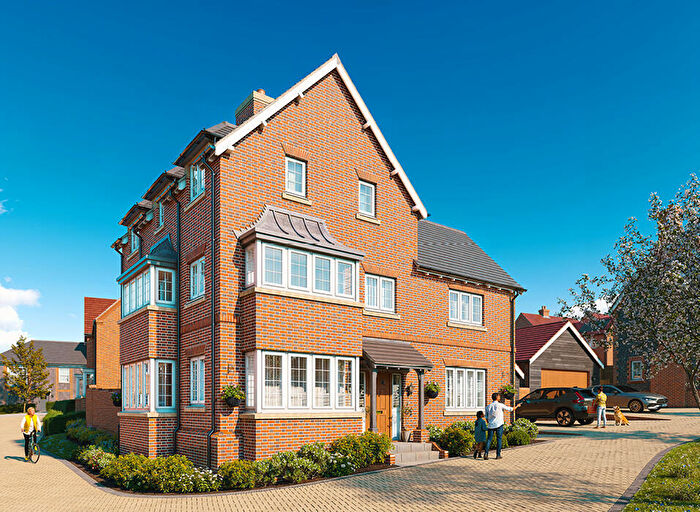 4 Bedroom Detached House For Sale In Clayhill Road, Burghfield Common, RG7