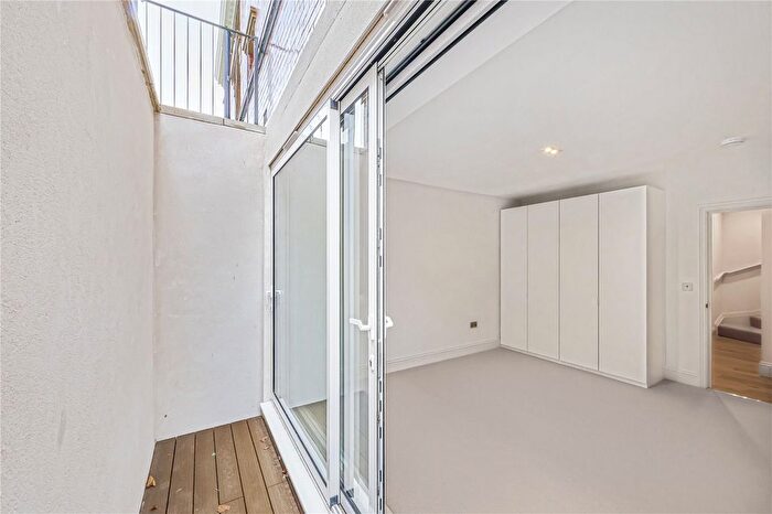 2 Bedroom Flat To Rent In Allfarthing Lane, London, SW18
