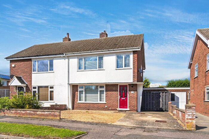 3 Bedroom Semi Detached House For Sale In Conway Crescent, Bedford, MK41