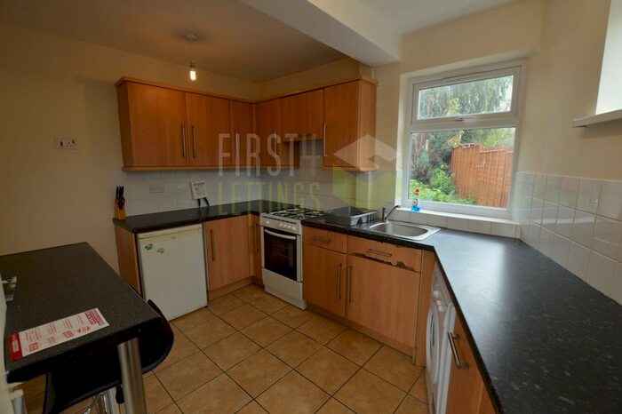 3 Bedroom Semi-Detached House To Rent In Landseer Road, Clarendon Park, LE2