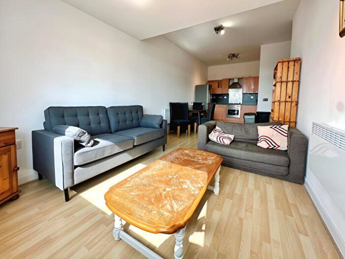 2 Bedroom Flat To Rent In Butcher Street, Leeds, West Yorkshire, LS11