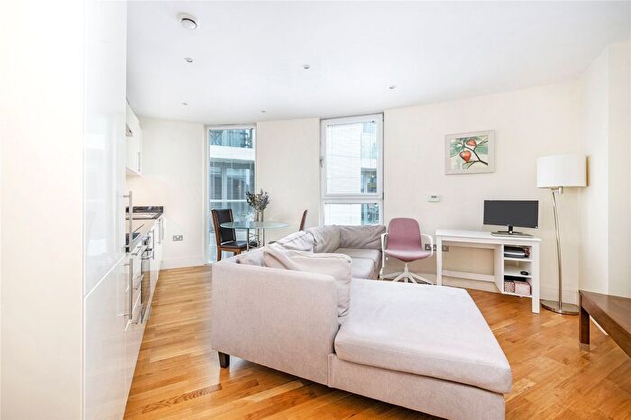 1 Bedroom Flat To Rent In Trinity Tower, Quadrant Walk, Canary Wharf, London, E14