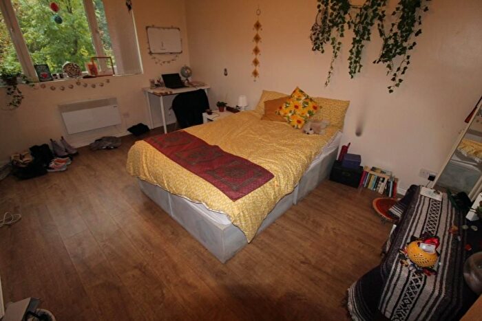 1 Bedroom Flat To Rent In London, SE5