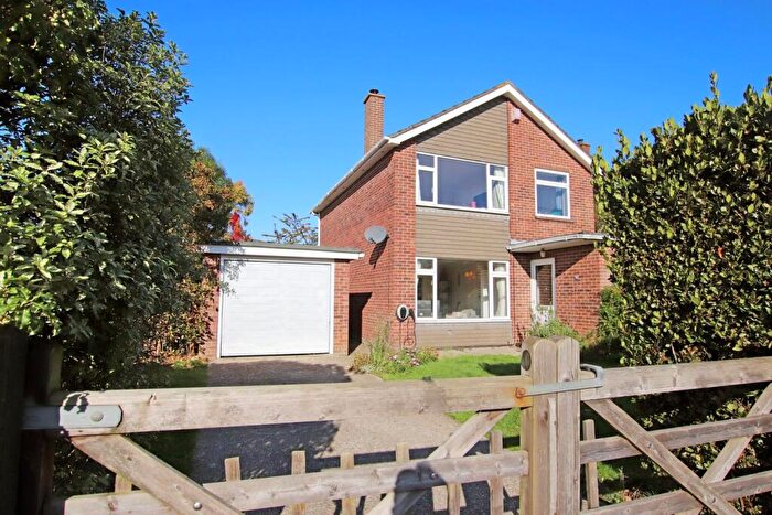 3 Bedroom Detached House For Sale In Oliver Road, Pennington, Lymington, SO41