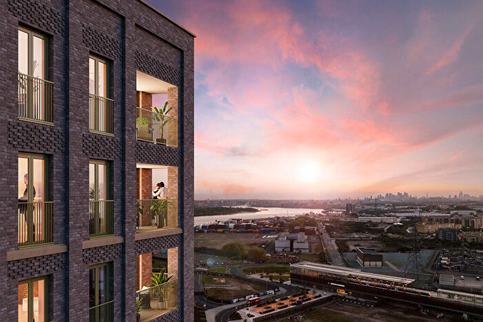 3 Bedroom Apartment For Sale In Holcombe Mansions, Mulberry Circus, IG11