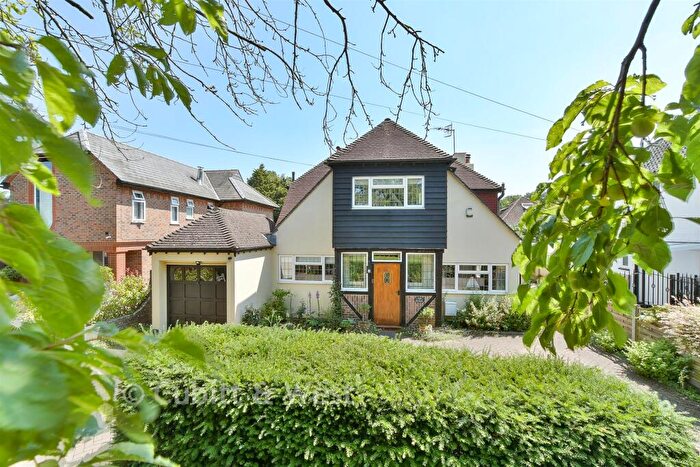 4 Bedroom Detached House For Sale In Brighton Road, Salfords, Surrey, RH1