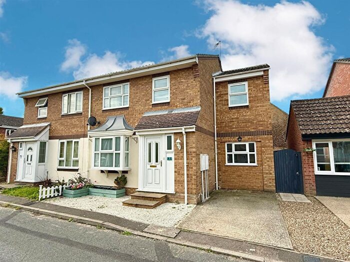 4 Bedroom Semi-Detached House For Sale In Fieldfare Close, Spixworth, NR10