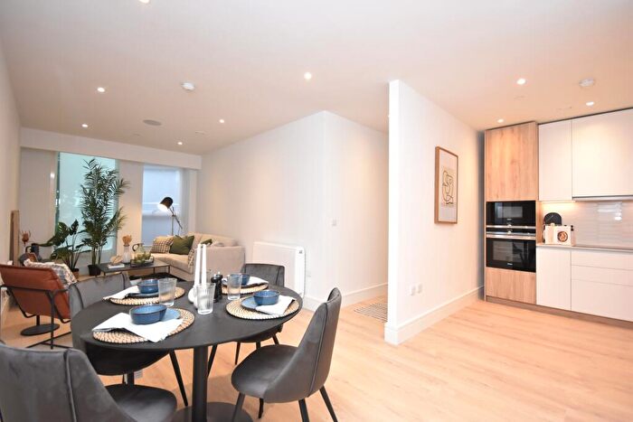 2 Bedroom Flat To Rent In Virginia House, Walton Street, HP21