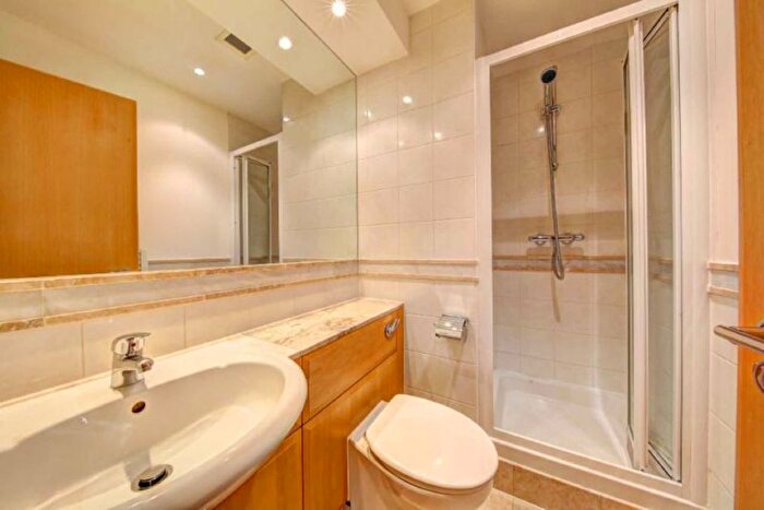 2 Bedroom Flat To Rent In Belvedere Road, London, SE1