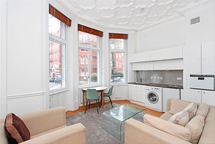 Studio To Rent In Kensington Court, Kensington, W8