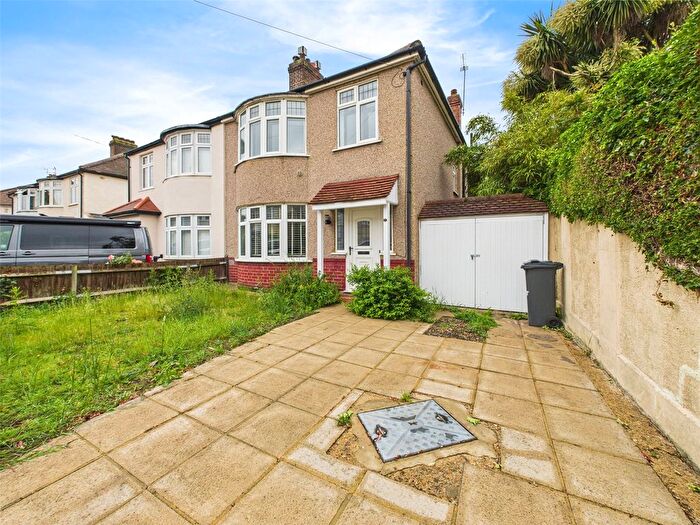 3 Bedroom Semi-Detached House To Rent In Chestnut Grove, Isleworth, TW7