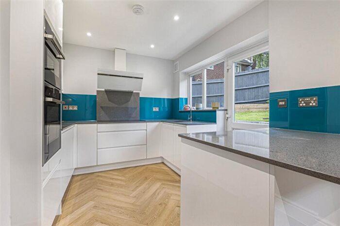 4 Bedroom End Of Terrace House For Sale In Laburnum Road, Rochester, Kent, ME2