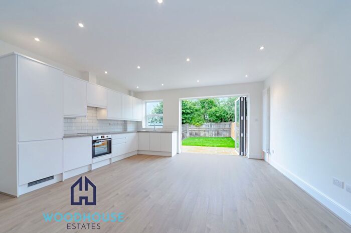 2 Bedroom Flat To Rent In Macdonald Road, London, N11